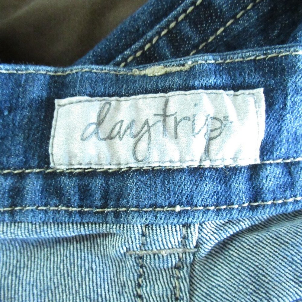 SOLDBuckle Daytrip Aquarius Flare Jeans Distressed - Picture 5 of 7